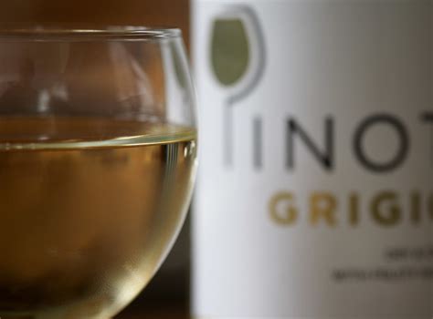 20 Pinot Grigio Nutrition Facts: Full Profile of This Popular White ...