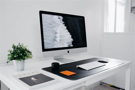 19 Minimalist DESK Setup Ideas to Improve Work Efficiency — Miss Tea ...