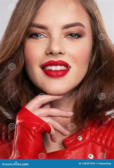 Portrait of Smiling Young Woman with Bright Makeup. Beautiful Brunette ...