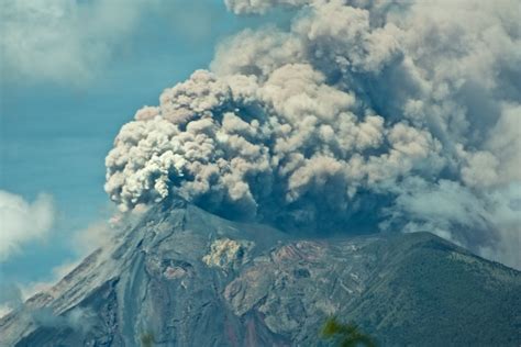 Time-lapsed Video and Photos of Guatemala’s Fuego Volcano Erupting ...