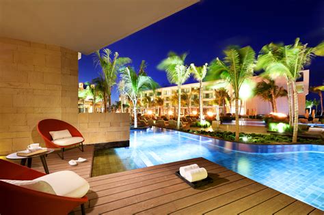 The Top 5 Best Swim up Rooms in Cancun - Troupe