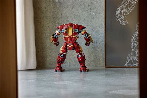 LEGO ® MARVEL™ IRON MAN™ HULKBUSTER SET - About Us - LEGO.com