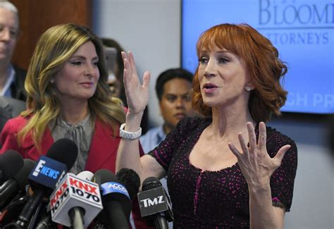 Kathy Griffin retracts Trump apology over fake severed head: 'He's ...