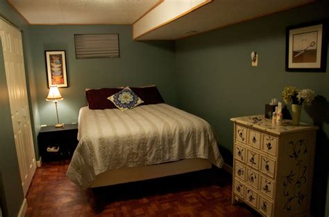 23 Brilliant Small Basement Bedroom Ideas - Home Decoration and ...