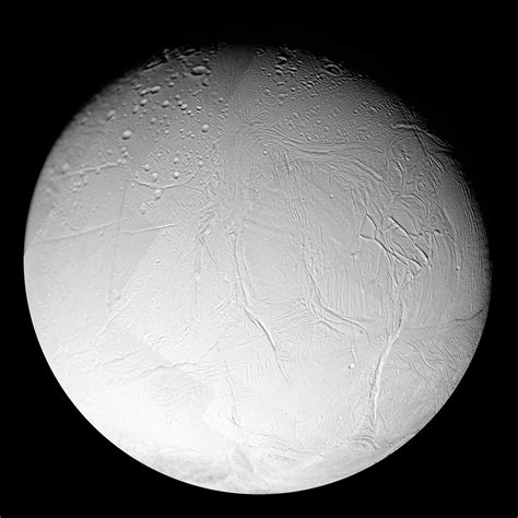 Space in Images - 2007 - 03 - Saturn's moon Enceladus