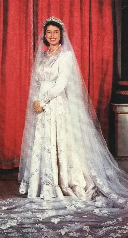 Wedding Wednesday: Queen Elizabeth II's Gown | MYROYALS BLOG