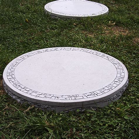 20" Round Stepping Stone - Athena Garden