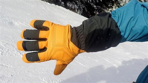 7 Best Snowboarding Gloves - Top Picks & Buying Guide