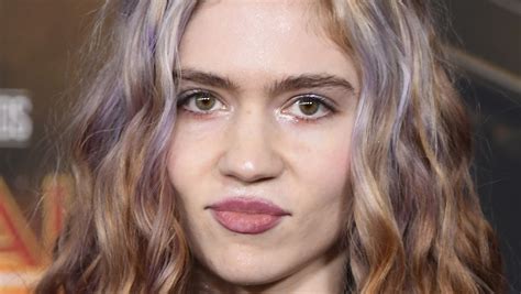 Here's What Grimes Looks Like Going Makeup-Free