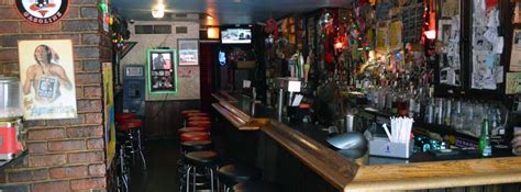 6 Essential NYC Dive Bars That You Have to Hit Up | UrbanMatter