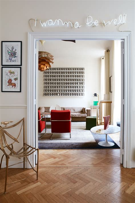 A Light-Filled Paris Flat Where Art Plays the Starring Role ...