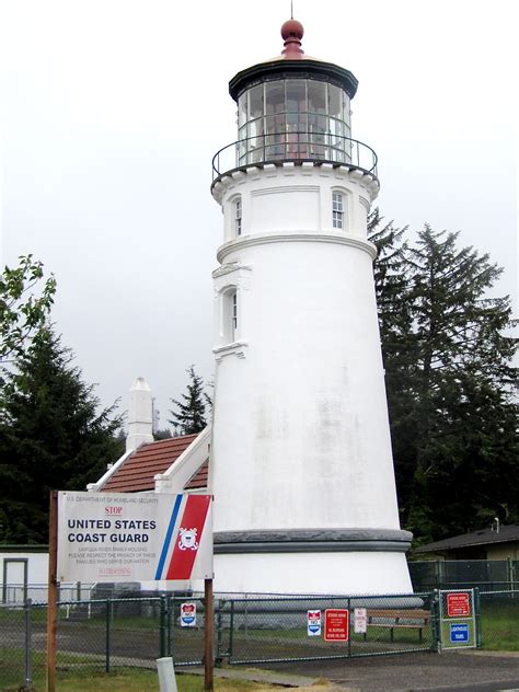 Travel With Whippets: Winchester Bay, Oregon + Umpqua Lighthouse