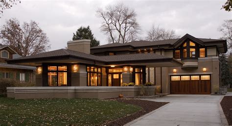 Frank Lloyd Wright Prairie Style Houses - Hardwood Versus Laminate Flooring