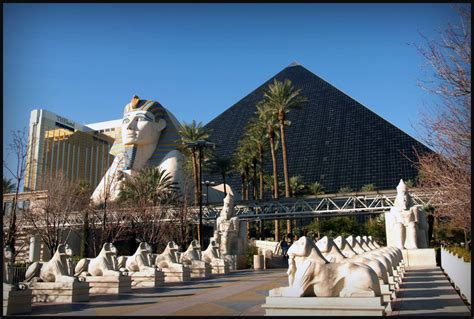 Las Vegas Holiday: Luxor Las Vegas First Pyramid Hotel