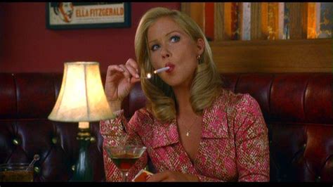 Christina Applegate : r/Smokingladycelebs