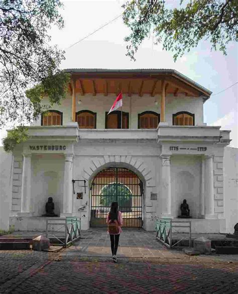 Benteng Vastenburg Solo: Lokasi, Rute, dan Harga Tiket | YanaCircle