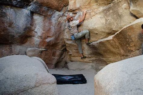 Bouldering vs Rock Climbing – Which is for you? - climbingfacts.com