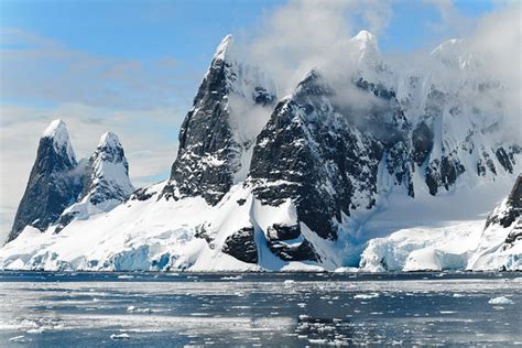 Mountain Ranges In Antarctica: Guide To Mountains & Hikes