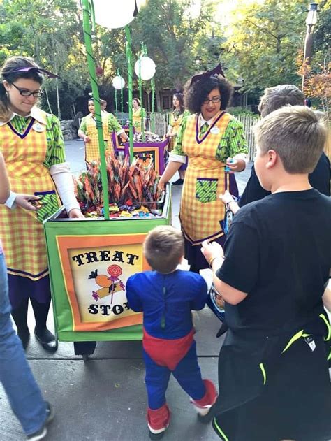 Tips For Mickey's Halloween Party Disneyland Park - Picky Palate