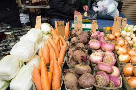 Raw Produce in Farmers Market Stock Image - Image of market, mound ...