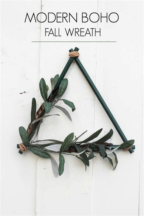 A beautiful non-traditional wreath! Love the look of this triangular ...