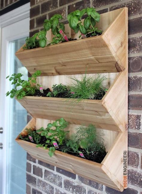 Cedar Wall Planter { Free DIY Plans } Rogue Engineer