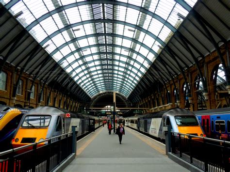 File:Kings Cross Train Station London England.jpg - Wikipedia