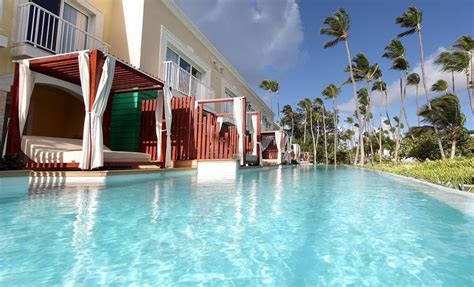 The Best Swim-Up Rooms for Families - Resorts Daily