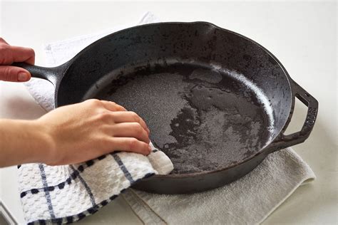 Best Oil for Seasoning Cast Iron Cookware: Big Delighted Tips