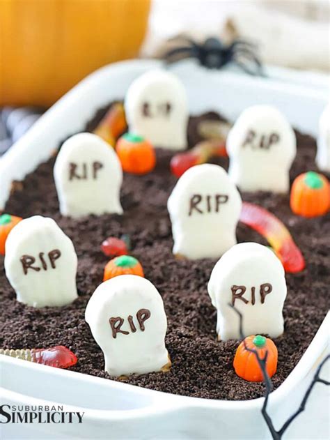 Halloween Dirt Cake (with gummy worms) - Suburban Simplicity