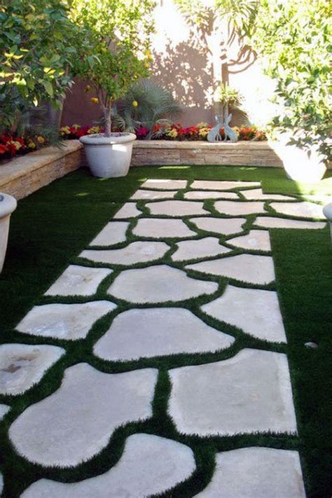 34 Stunning Stepping Stones Pathway Design Ideas - HMDCRTN