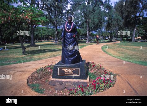 Statue of Queen Kapiolani at Kapiolani Park Stock Photo - Alamy