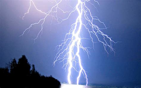 🔥 [72+] Lightning Bolt Wallpapers | WallpaperSafari