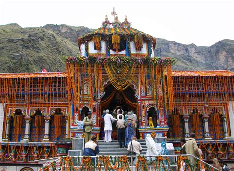 Badrinath Temple - Location, Significance, Timings, Architecture