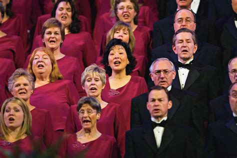 Mormon Tabernacle Choir Performing