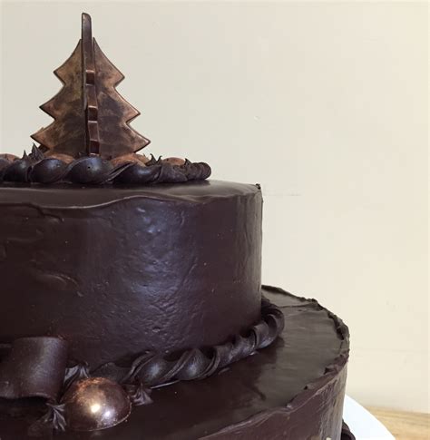 The Ultimate Chocolate Blog: Decorating a Chocolate Cake for Christmas ...