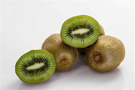 9 Benefits of Eating Kiwis: Nutrition Facts, Recipes, Side Effects ...