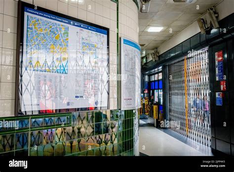 Covent garden tube station map hi-res stock photography and images - Alamy