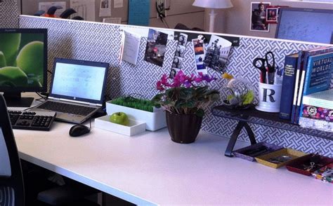 Simple Cubicle Decor