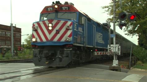 Pedestrian fatally struck by Metra train in Barrington - ABC7 Chicago