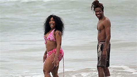 SZA Rocks Pink Bikini While On Vacation With Producer – Hollywood Life