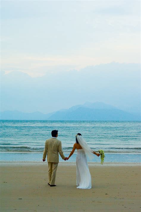 Peter and Akiko's wedding at the Datai, Langkawi - Grant Corban ...