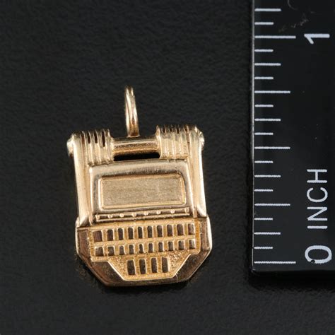 14K Stenograph Pendant | EBTH