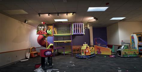 Inside Abandoned Chuck E Cheese Restaurant Left To Rot With ‘creepy