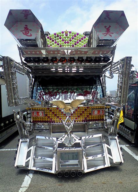 The Outrageous Art Trucks of Japan - Neatorama