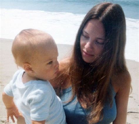 35 Adorable Angelina Jolie's Childhood Photos From the 1970s and Early ...