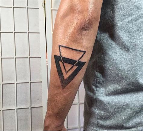 Minimalist tattoo forearm Dreieckiges Tattoos, Simbols Tattoo, Arrow ...