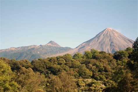 File:Colima Volcano and Nevado de Colima.jpg - Wikipedia