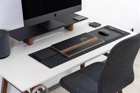 6 Must-Have Office Desk Accessories | MELISSAAWONGG