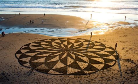 15 Amazing Works of Sand Art